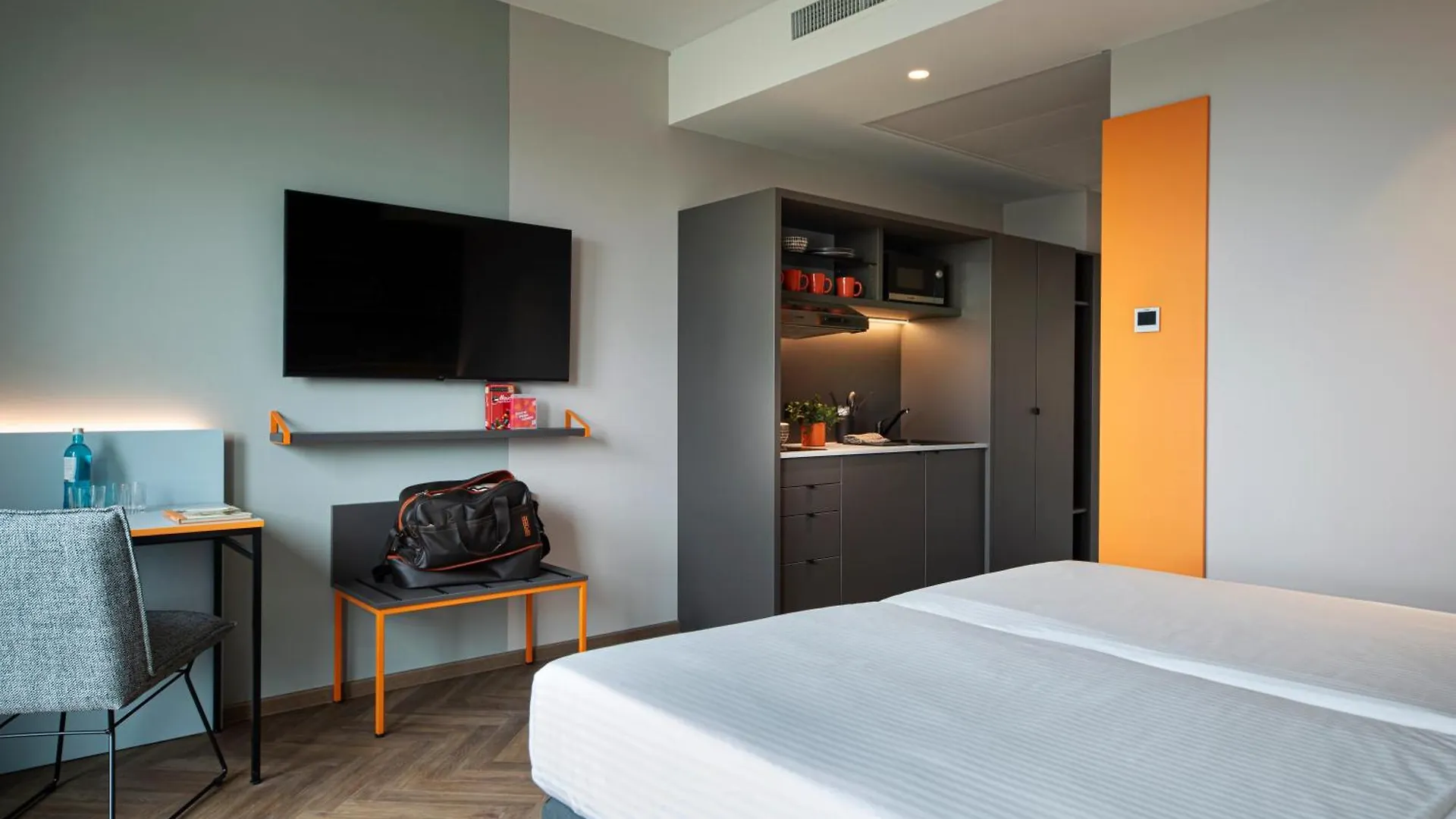 Loginn Hotel Koeln Airport