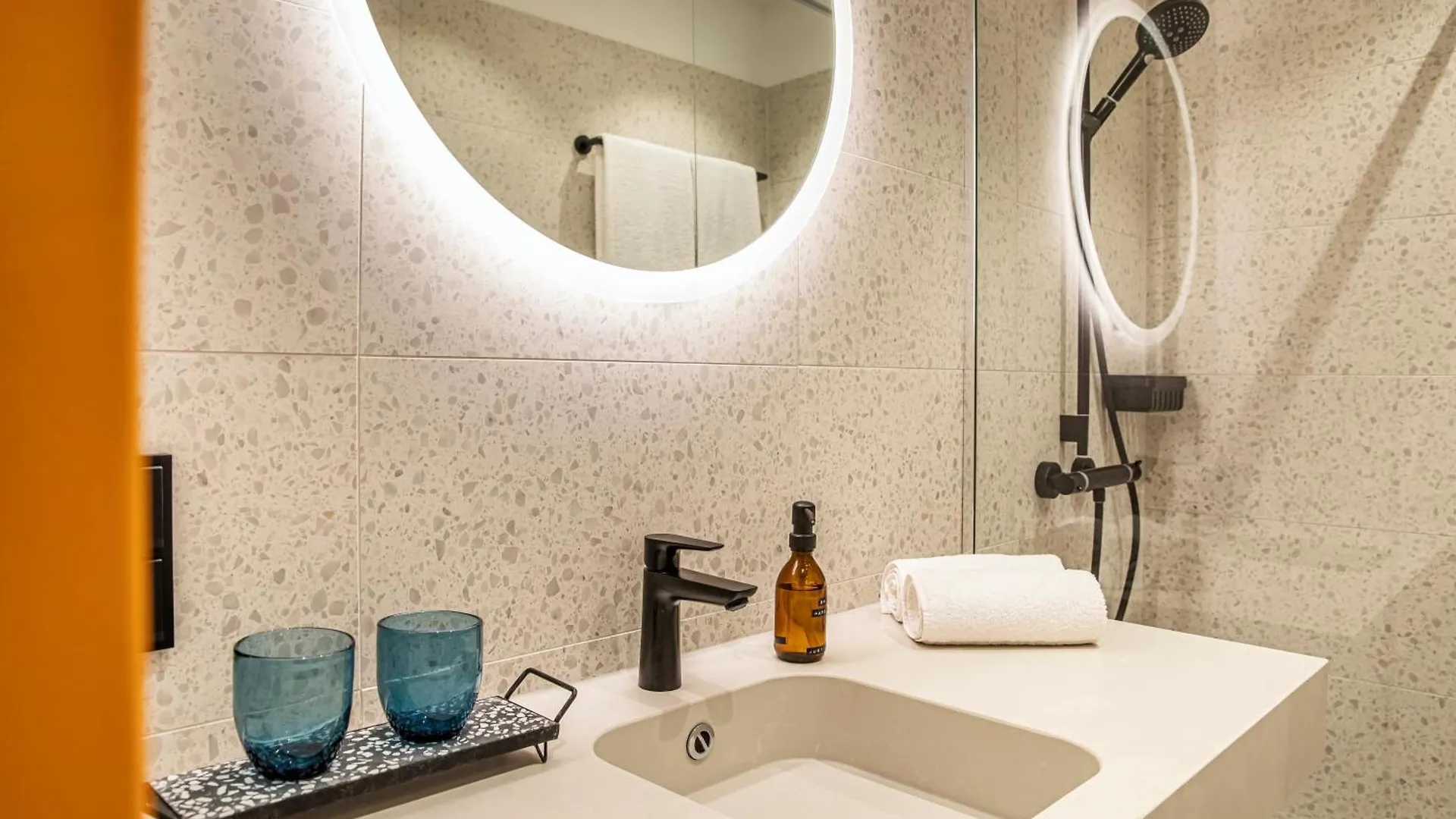 Loginn Hotel Koeln Airport كولونيا