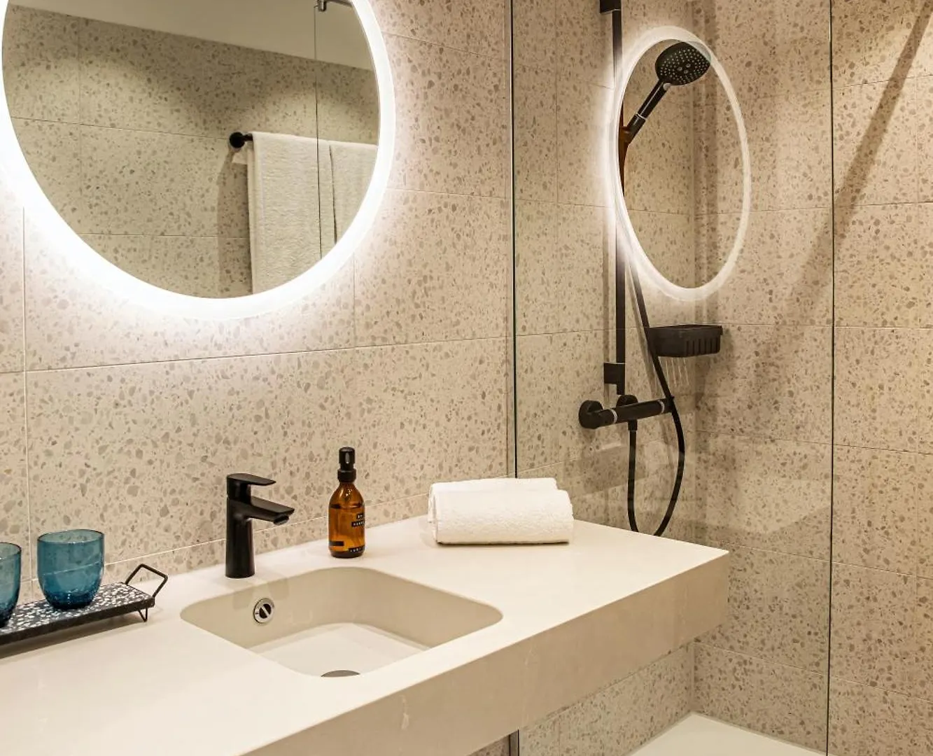 ***  Loginn Hotel Koeln Airport ドイツ