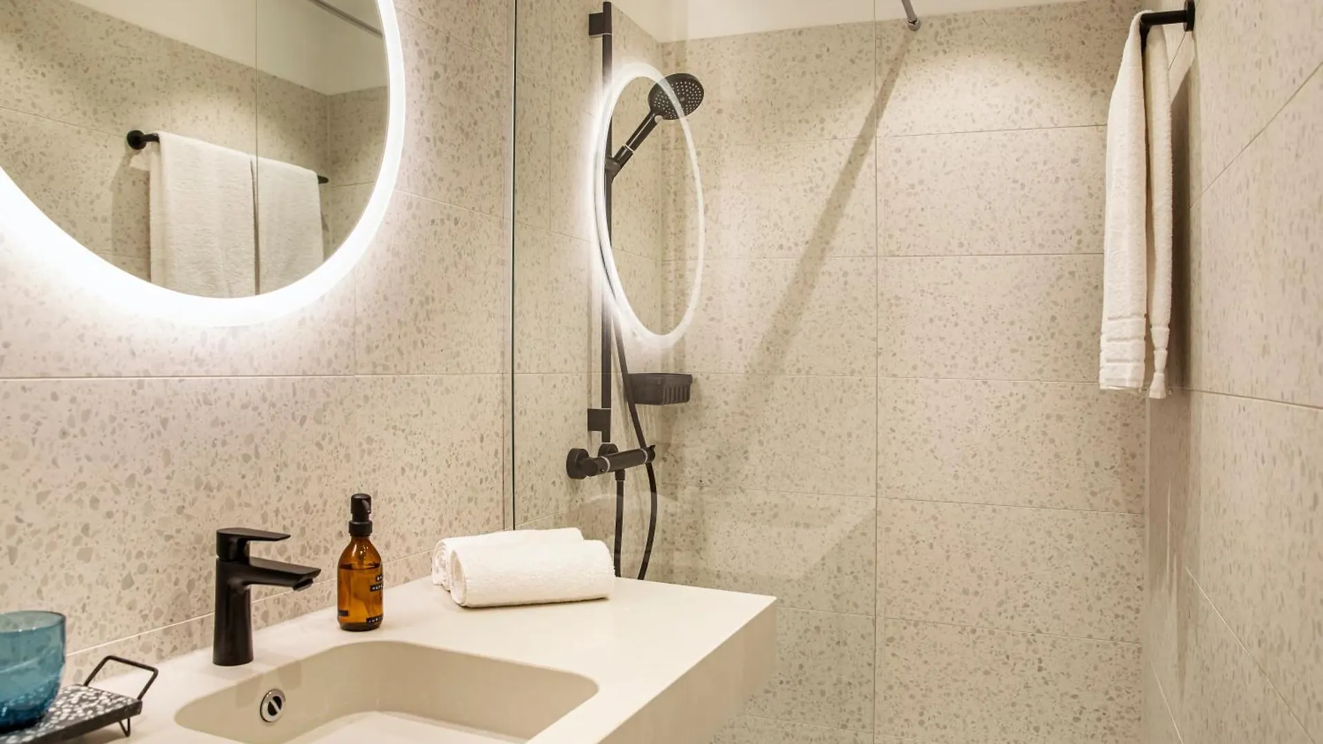 Loginn Hotel Koeln Airport ドイツ
