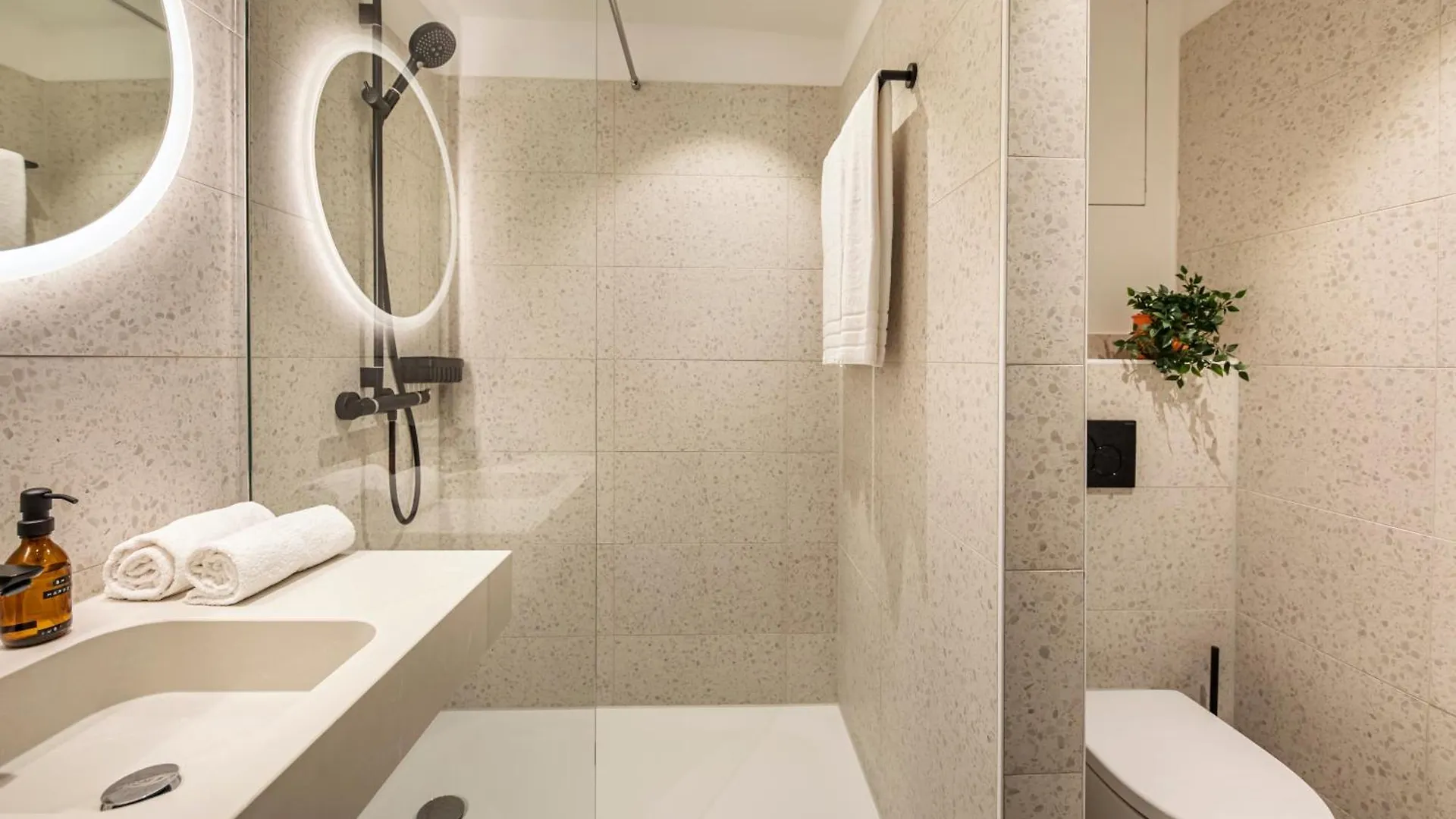 Loginn Hotel Koeln Airport