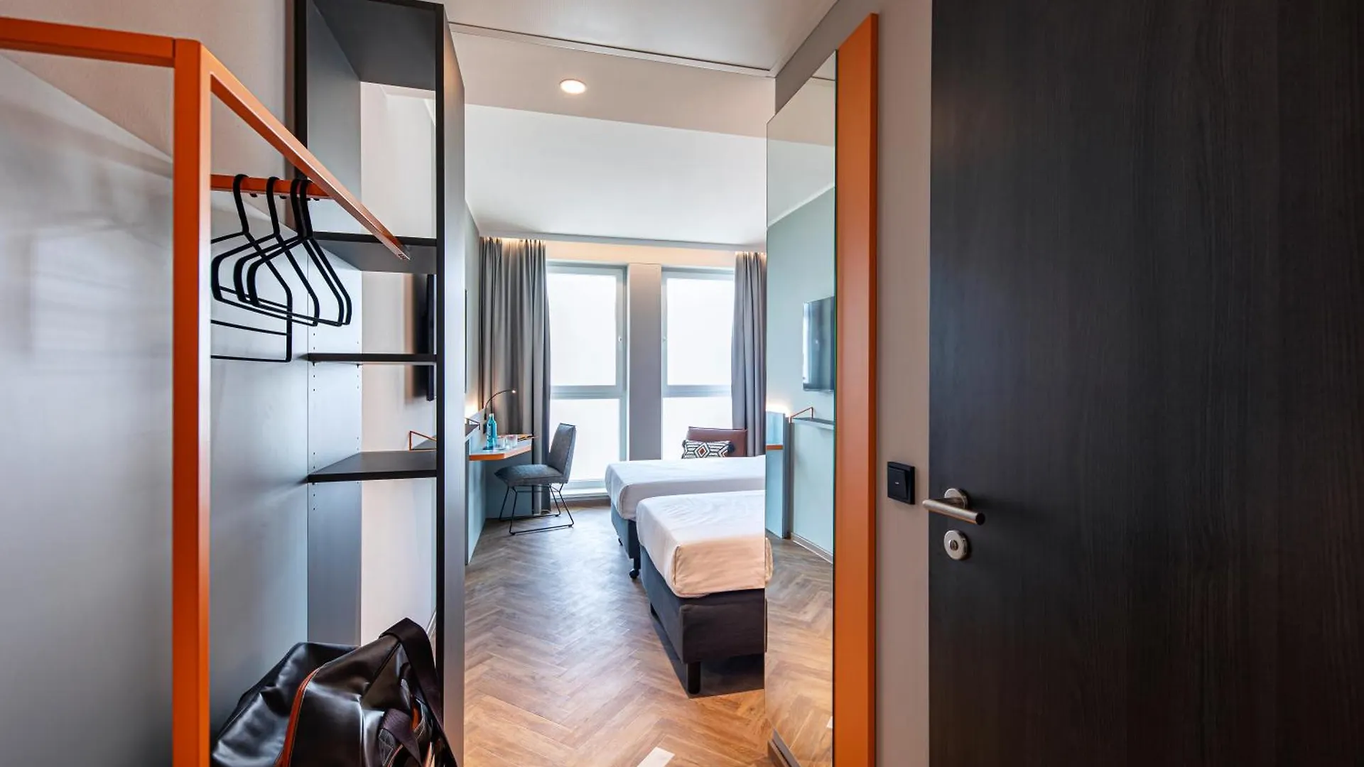 Loginn Hotel Koeln Airport  كولونيا