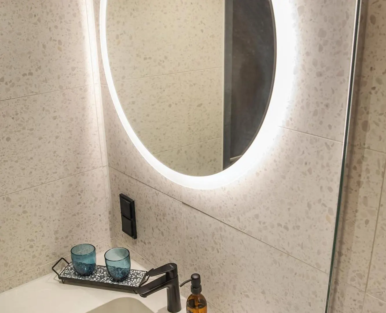 Loginn Hotel Koeln Airport كولونيا