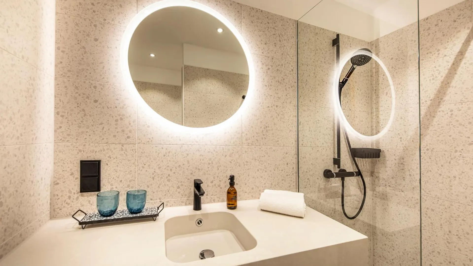 Loginn Hotel Koeln Airport