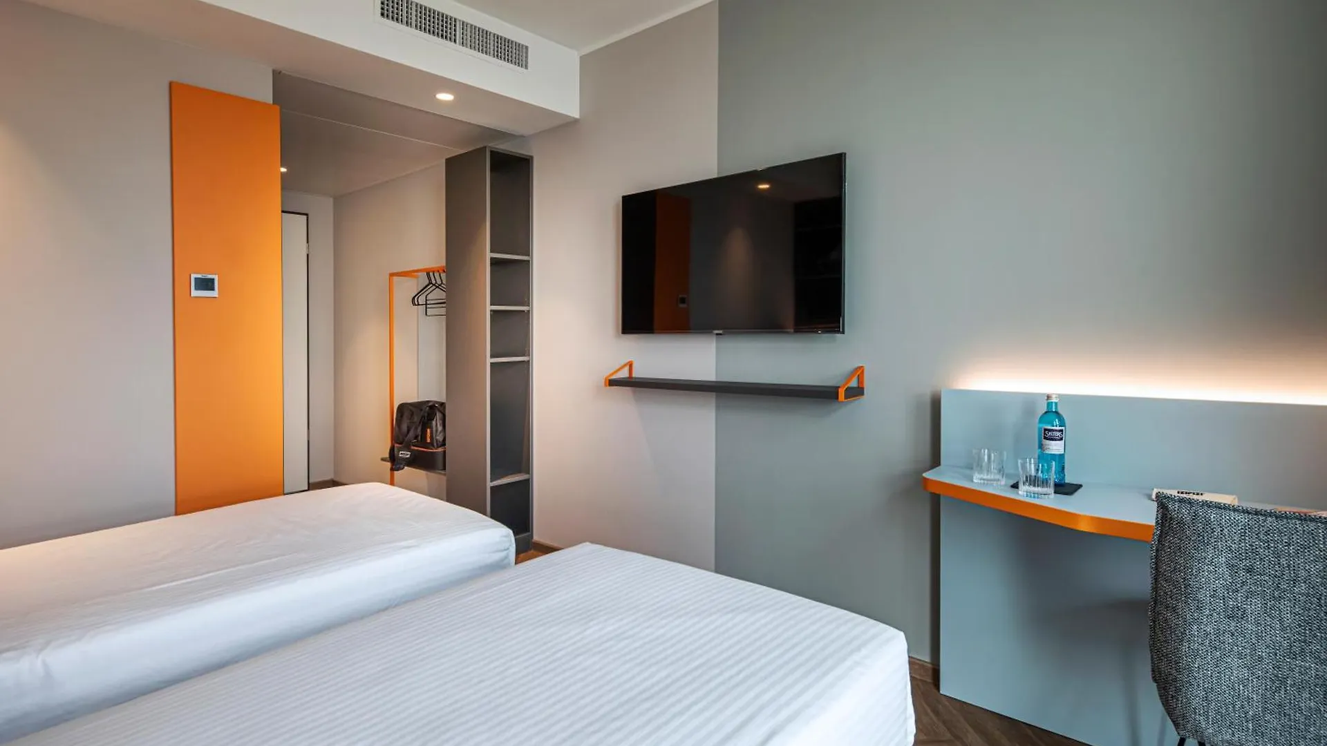 Loginn Hotel Koeln Airport  كولونيا
