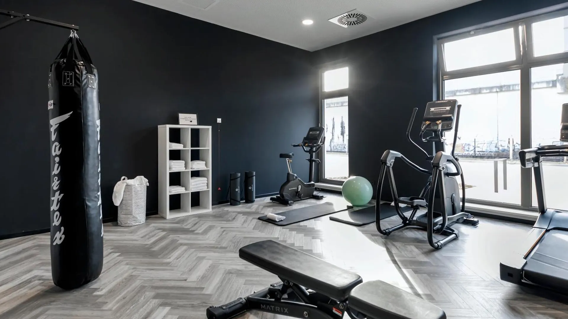 ***  Loginn Hotel Koeln Airport ألمانيا